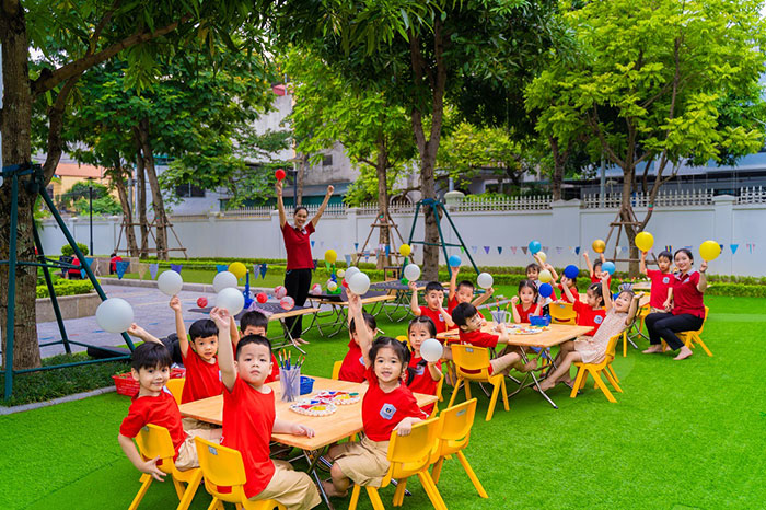 SANG NHƯỢNG NHÓM LỚP MẦM NON TẠI BẾN LỨC - LONG AN.